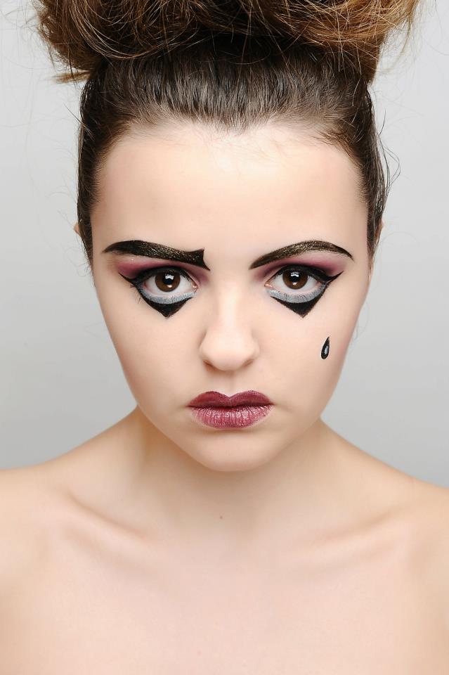 Female model photo shoot of Laura Walsh Make-Up