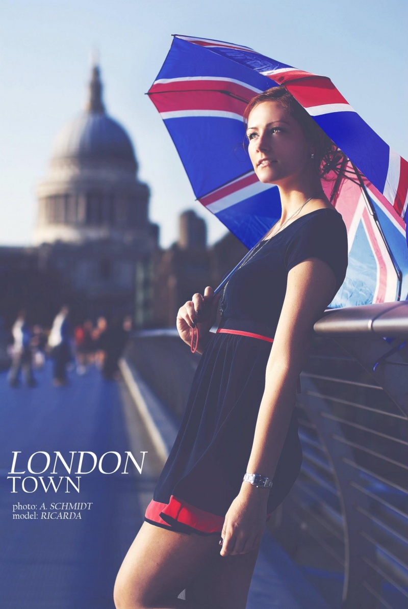 Female model photo shoot of ricarda s in London Millenium Bridge