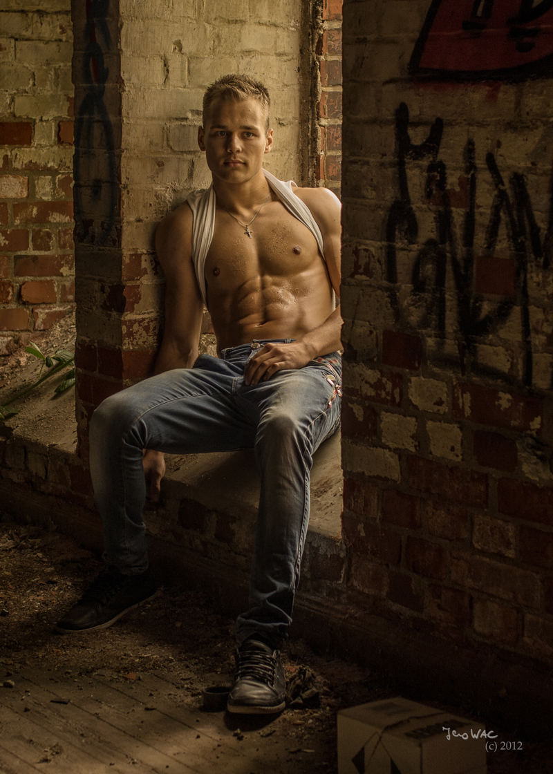 Male model photo shoot of FitnessChris21 by Jenswac in Leipziger Ruine (Germany)