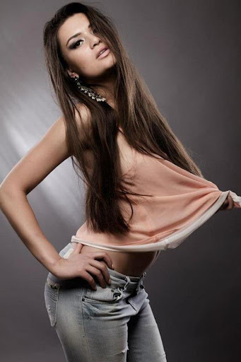 Female model photo shoot of Aliona K