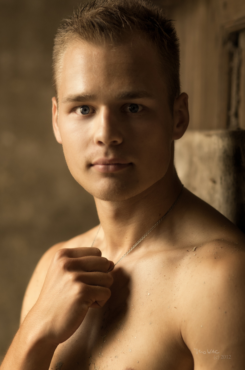 Male model photo shoot of FitnessChris21 in Leipziger Ruine (Germany)