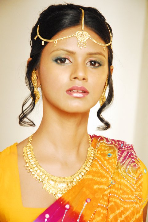 Female model photo shoot of gigi hardi
