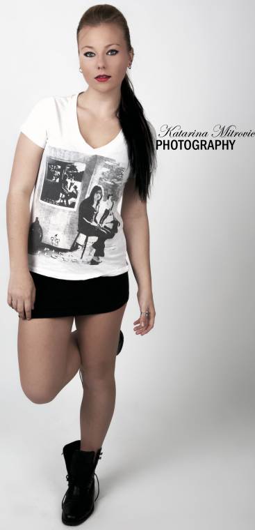 Female model photo shoot of Jazmin Melody in Ballajura Community Collage