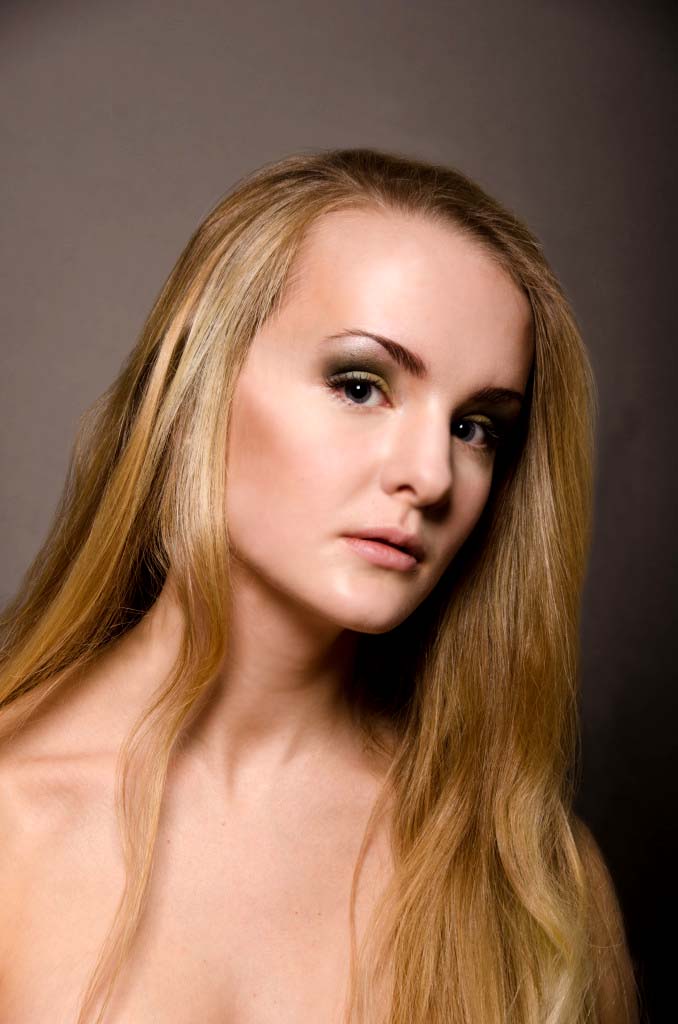 Female model photo shoot of LauraChipmanMUASPFX