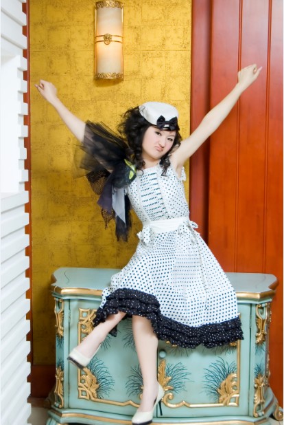 Female model photo shoot of Young Serena