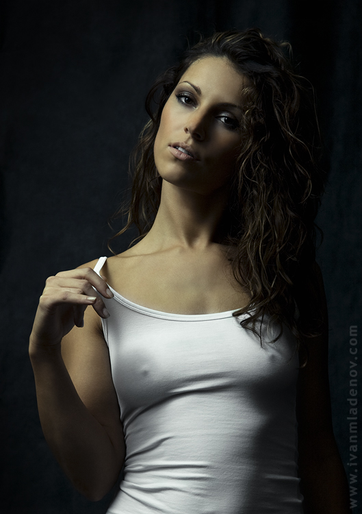 Female model photo shoot of Jasmin Roz