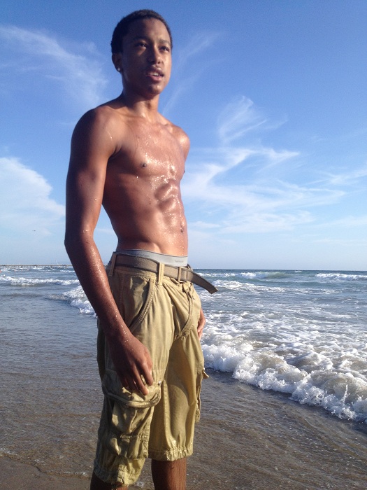 Male model photo shoot of Derrick Willis
