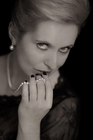 Female model photo shoot of Ibelle Belle by Hugo Deneweth in Kortrijk