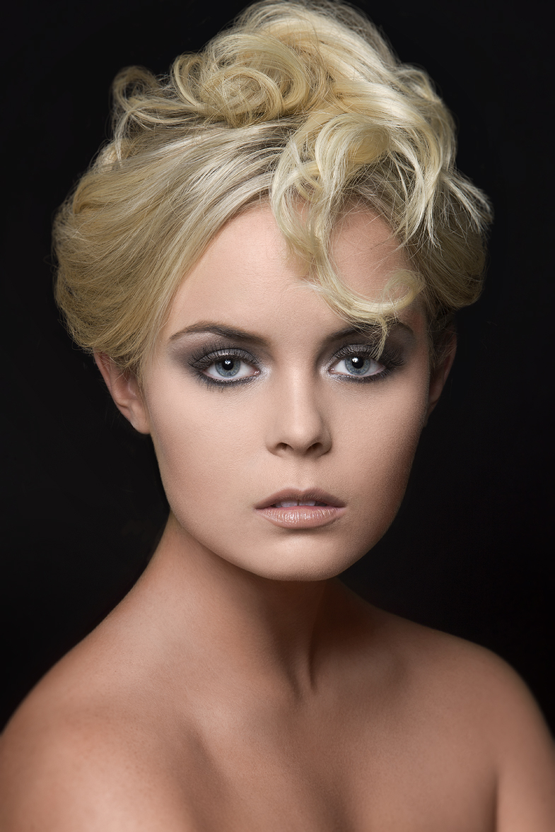 Female model photo shoot of Niki Liner by Barry Druxman