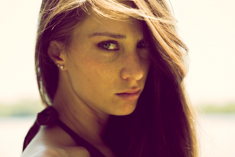 Female model photo shoot of Stell Bahrami by yosep-Fotos