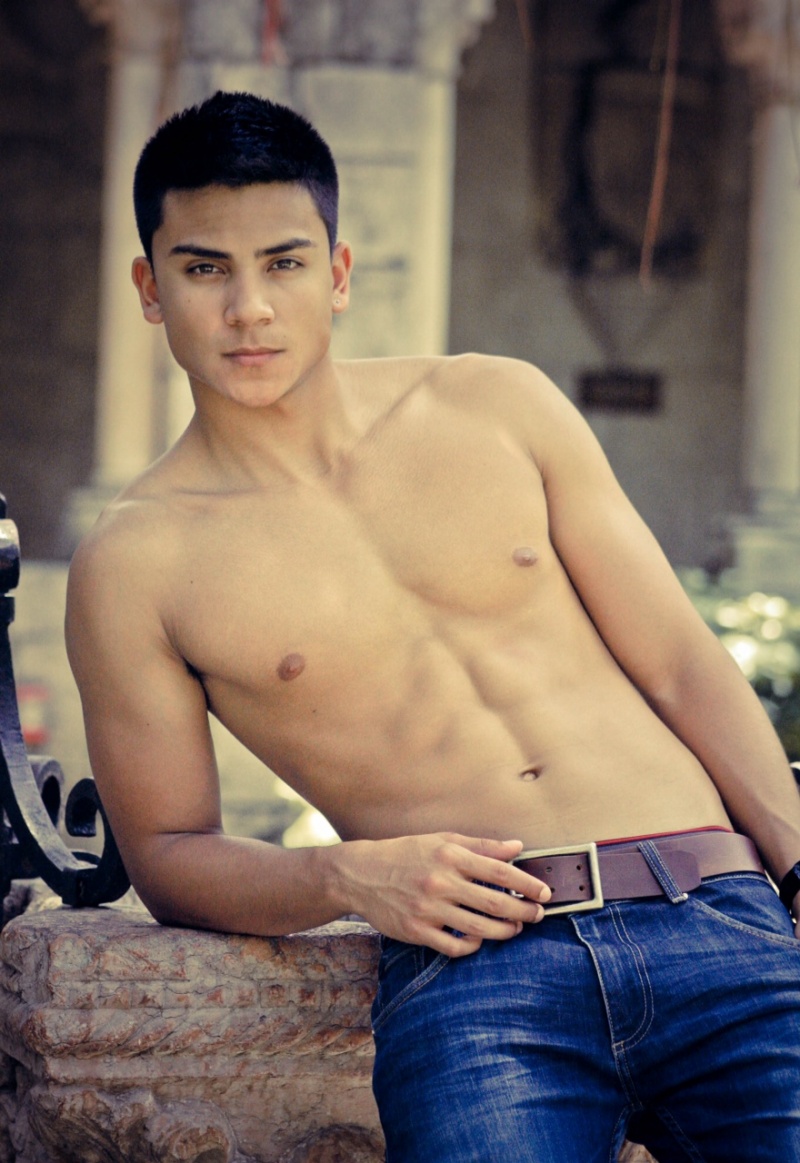 Male model photo shoot of Carlos Torrealba