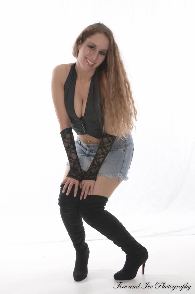 Female model photo shoot of Nolia Tschida