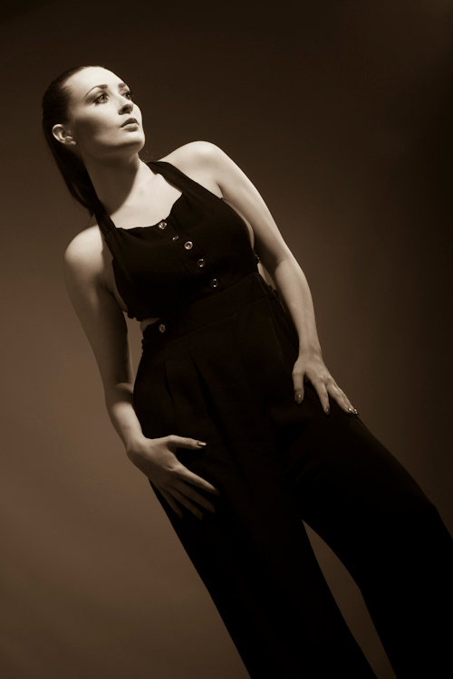 Female model photo shoot of Narelle Evans