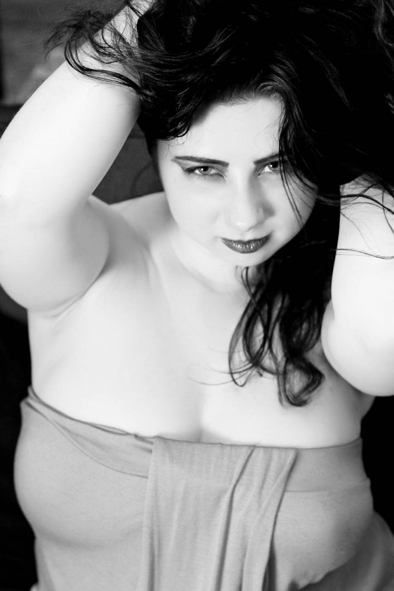Female model photo shoot of Kat Everson by Giftidphotography