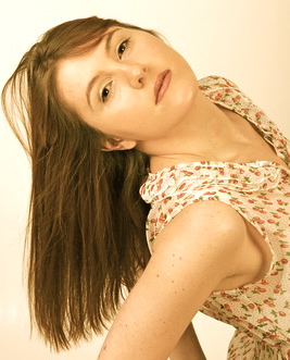 Female model photo shoot of Nicole Lyndsay