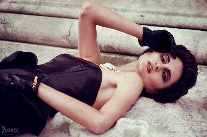 Female model photo shoot of Larisa Andreea in paris