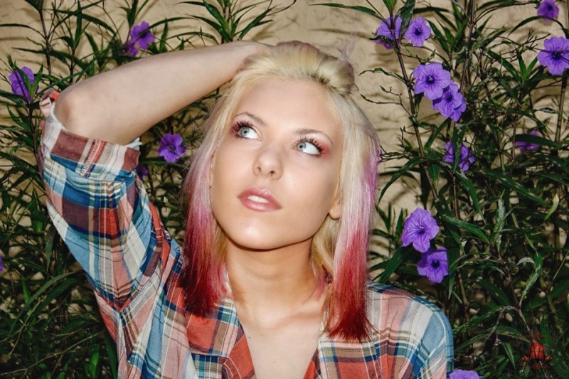 Female model photo shoot of Bree Breezy