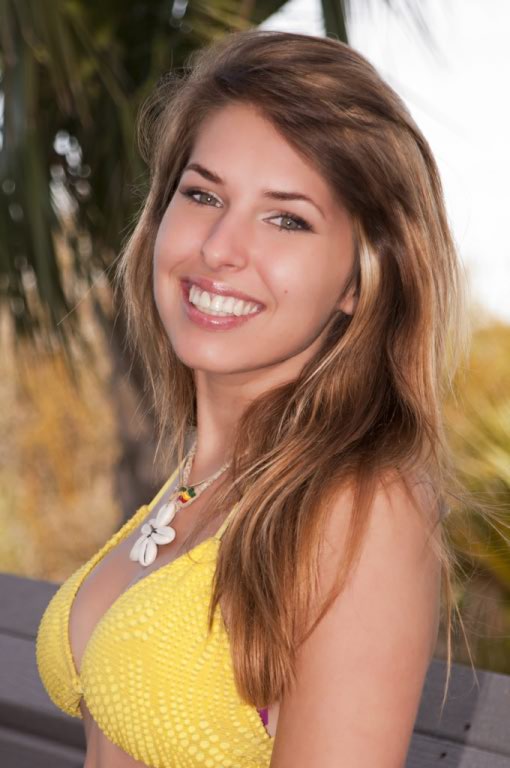 Female model photo shoot of Gloria Tesch in Honeymoon Island