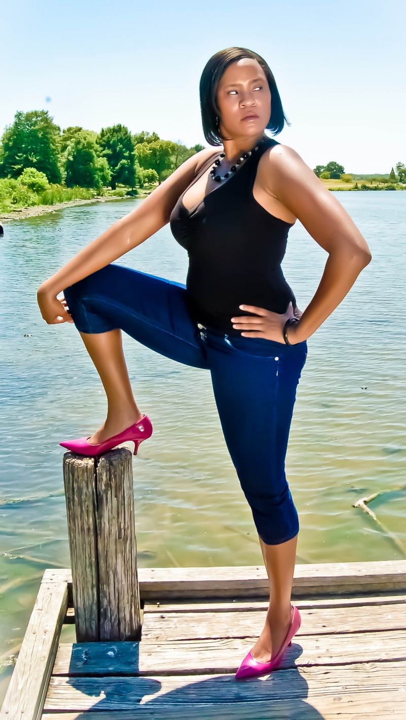 Female model photo shoot of Kia Wilson in White Rock Lake