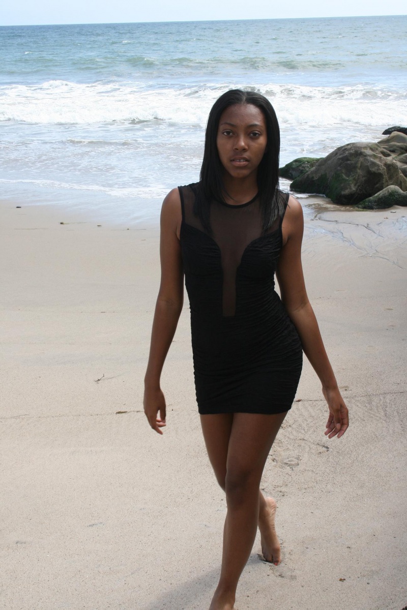 Female model photo shoot of Lanier Simone in Santa Monica Beach