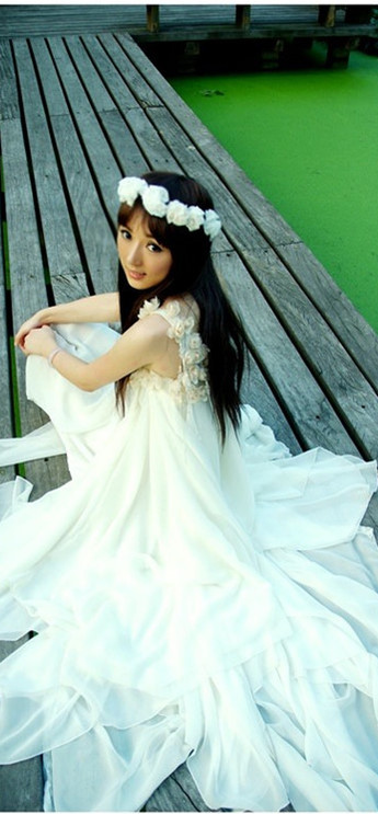 Female model photo shoot of fanshu