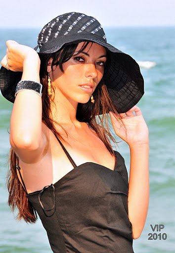 Female model photo shoot of Zhanneti Shlush