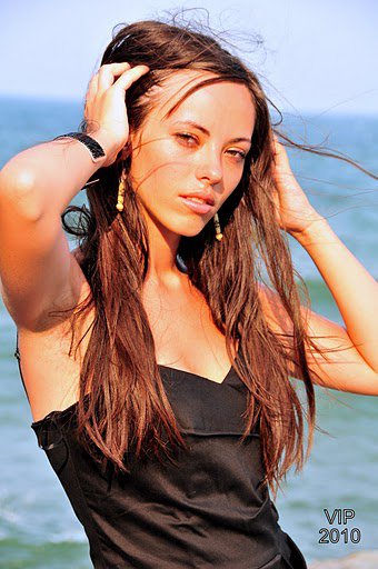 Female model photo shoot of Zhanneti Shlush