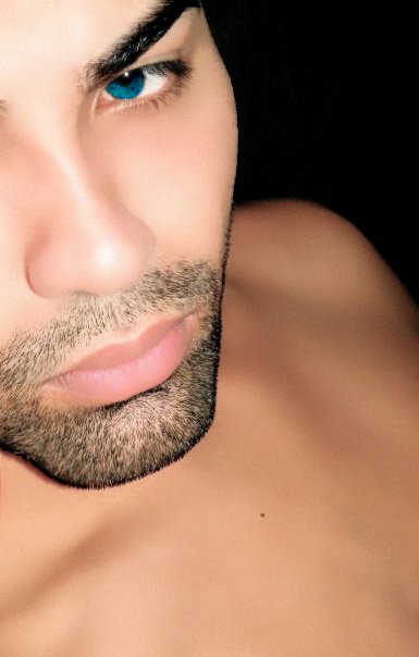 Male model photo shoot of Riccardo Rivera