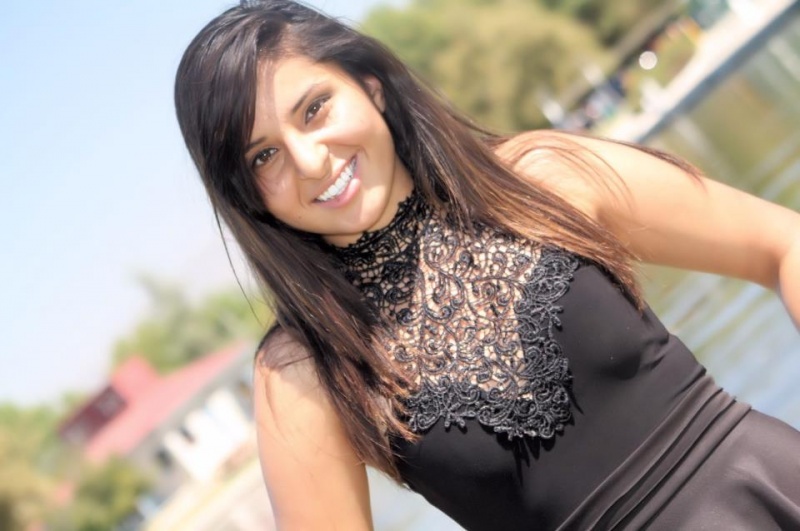 Female model photo shoot of Zeidy Alvarado  in Lake balboa