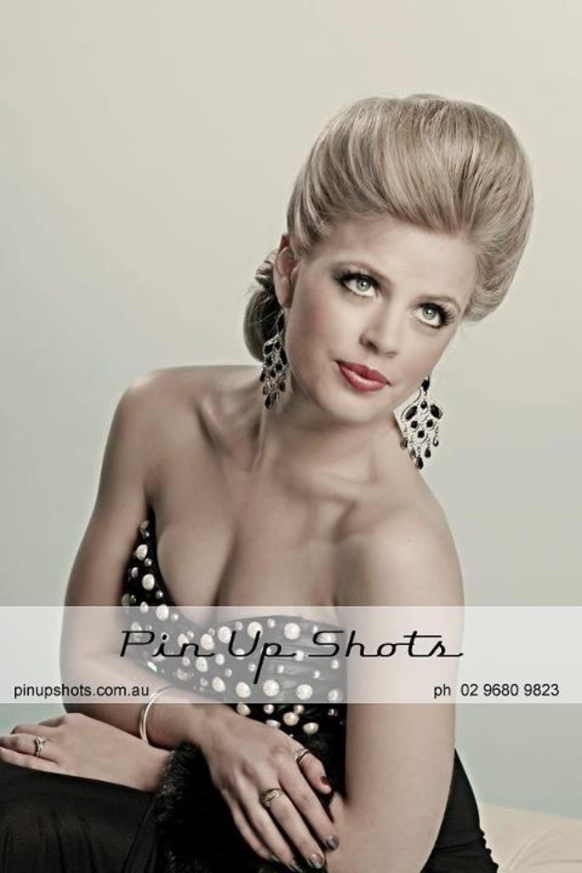 Female model photo shoot of Renee Costello