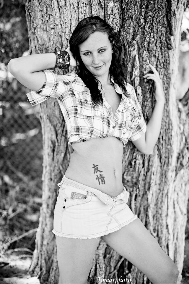 Female model photo shoot of Alicia Lynn 422