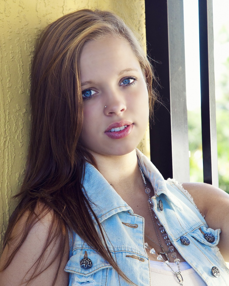 Female model photo shoot of Amber Gwin