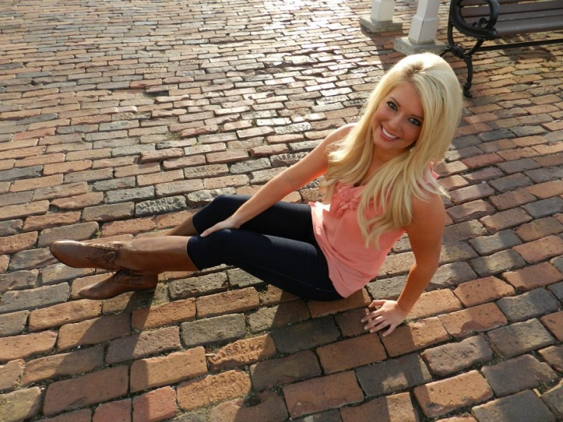 Female model photo shoot of ChelseyJoann in Hannibal, MO