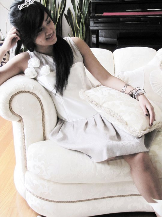 Female model photo shoot of Vi Vuong in Friend's House