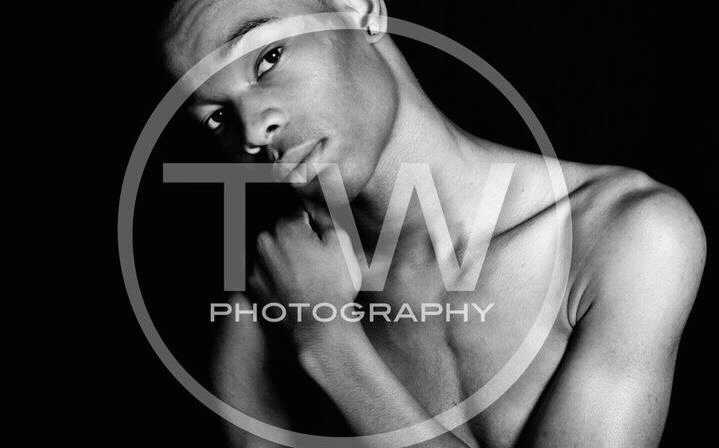 Male model photo shoot of Taae Idolz