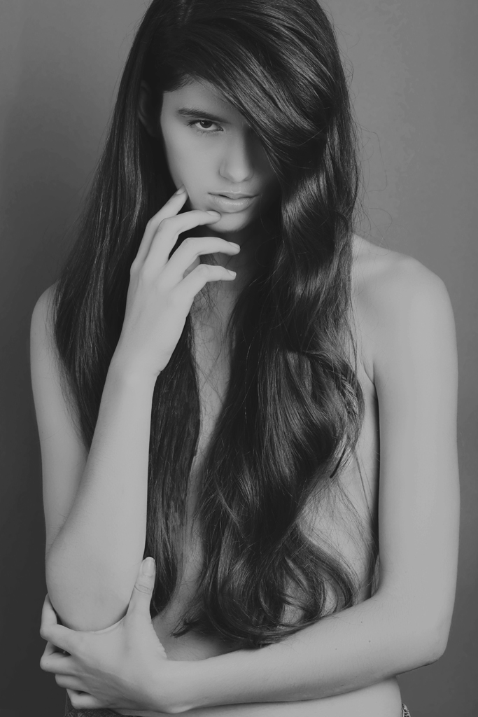 Female model photo shoot of Lindsay Mikesell