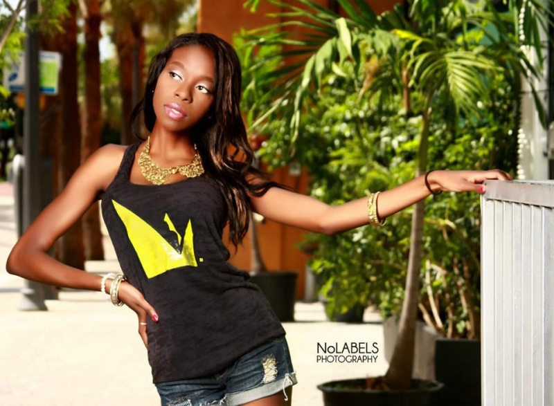 Female model photo shoot of Sandra Moline in Las Olas Fort Lauderdale