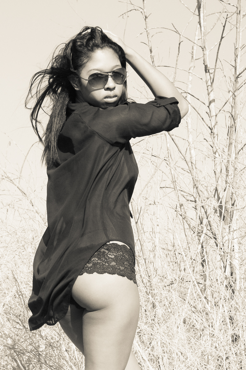 Female model photo shoot of Samara Ehm