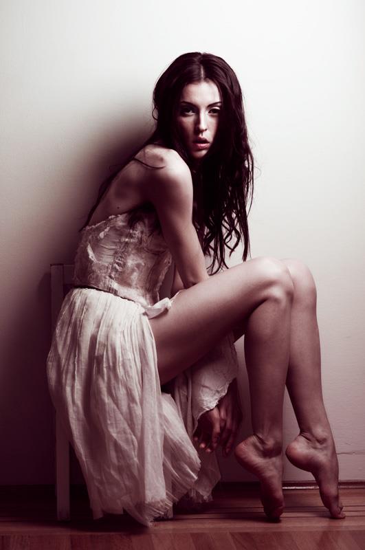 Female model photo shoot of Anna Talbot