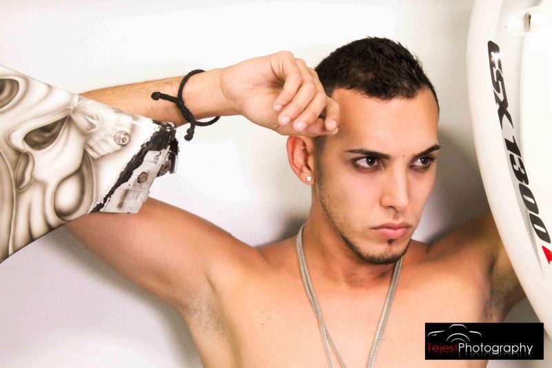 Male model photo shoot of Jonas Marrero in Ponce