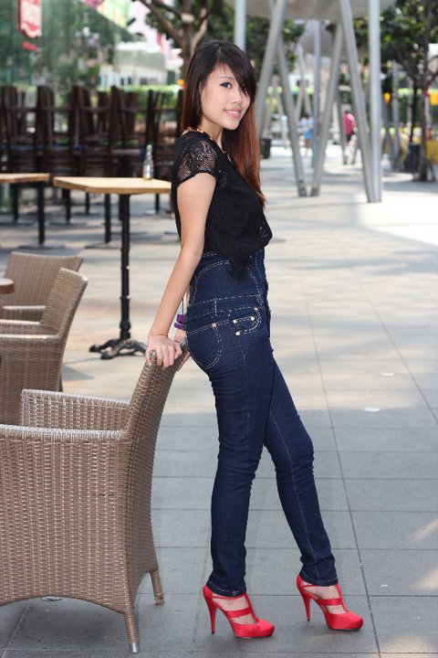 Female model photo shoot of Zi Yin Tan