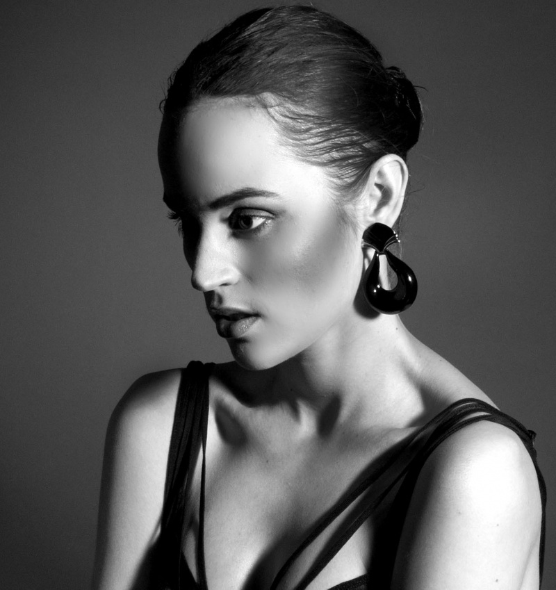 Female model photo shoot of Martyna Ma