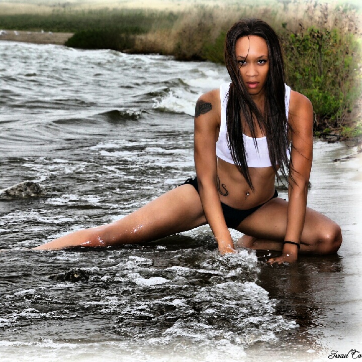 Female model photo shoot of Bithiah Ivy