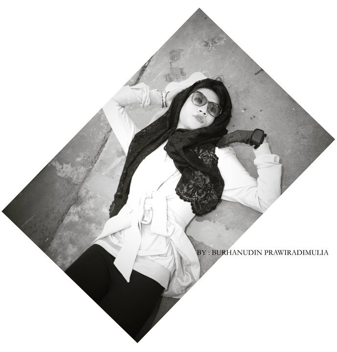 Female model photo shoot of Fiqi Banafsaji
