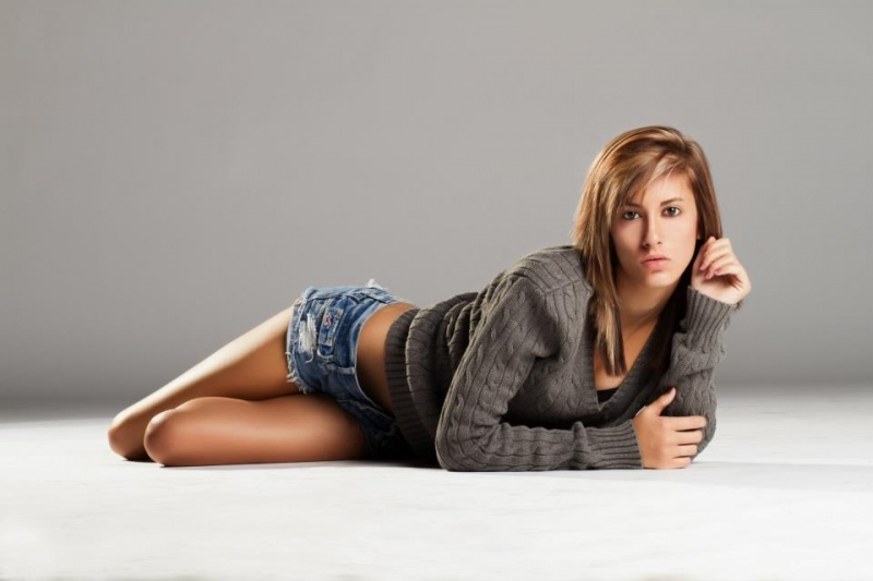 Female model photo shoot of Darian Ponca