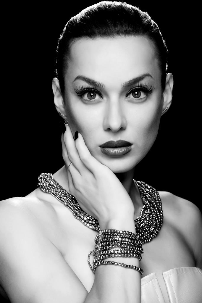 Female model photo shoot of Joanna Ozdoba