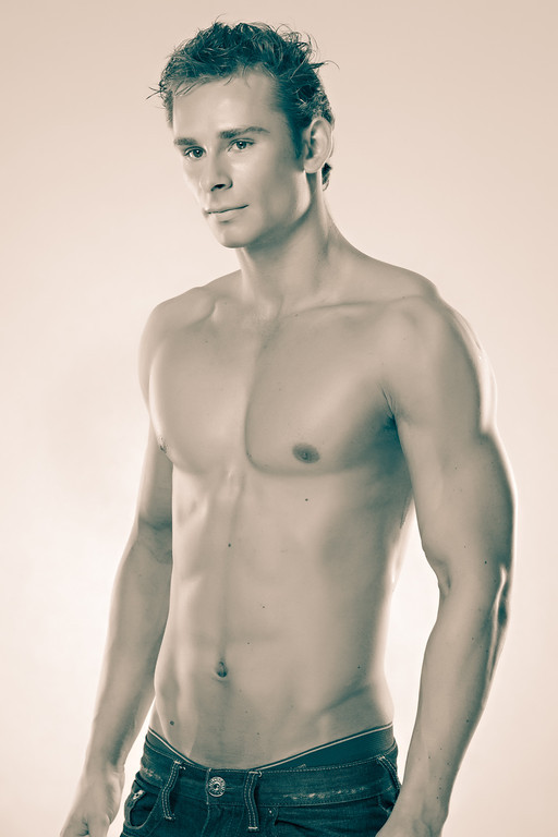 Male model photo shoot of Adam Kki