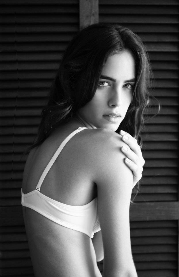 Female model photo shoot of Glendis Perla Gonzalez
