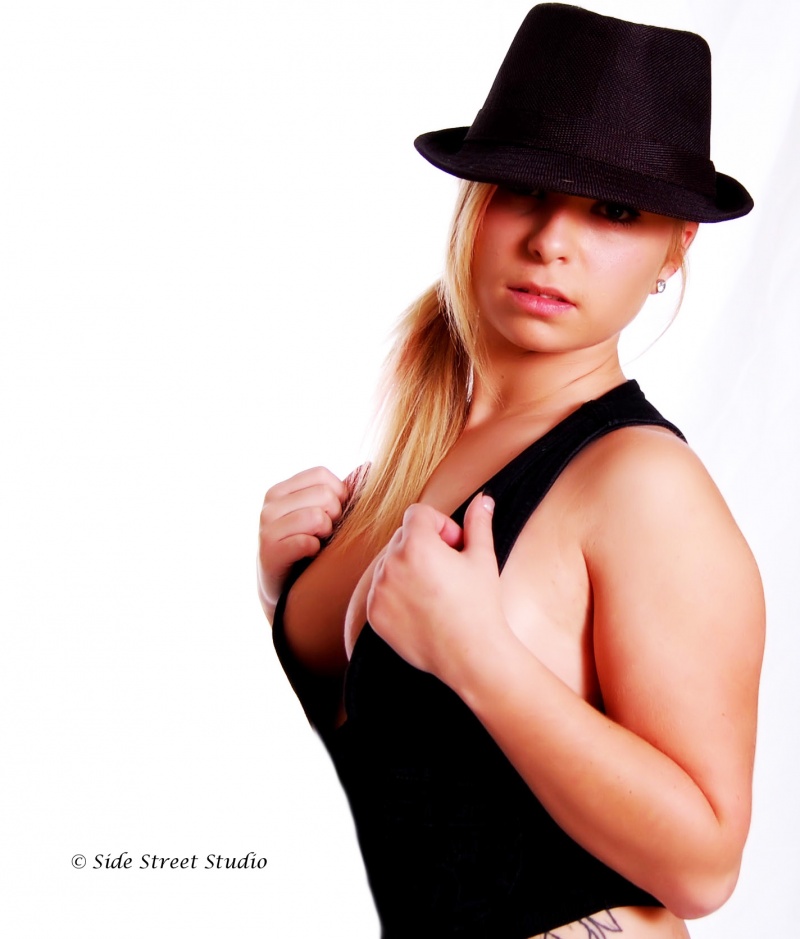 Female model photo shoot of Laila BenZ