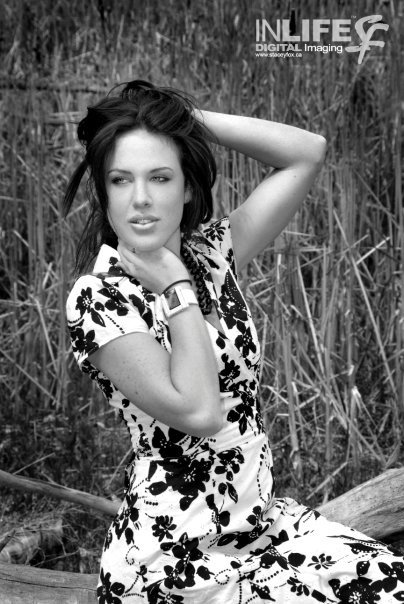Female model photo shoot of Jessica Manuel